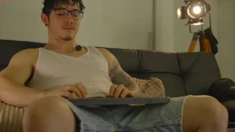 Snapshot of damianow chatting on October 2025 10:23:02 PM insta damn8 -------- online show from October 2025 10:23:02 PM