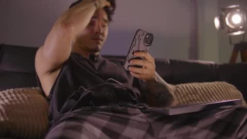 Snapshot of damianow chatting on October 2025 10:32:02 PM insta damn8 -------- online show from October 2025 10:32:02 PM