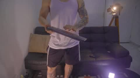 Snapshot of damianow chatting on October 2025 03:18:01 PM insta damn8 -------- online show from October 2025 03:18:01 PM