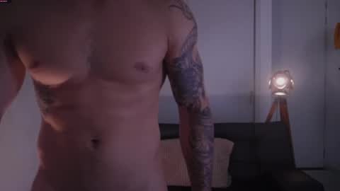 Snapshot of damianow chatting on October 2025 03:16:01 PM insta damn8 -------- online show from October 2025 03:16:01 PM