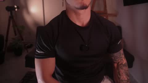 Snapshot of damianow chatting on November 2025 11:57:02 PM insta damn8 -------- online show from November 2025 11:57:02 PM