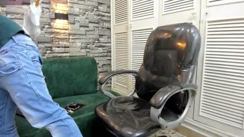 LIAM online show from November 2025 05:37:02 PM