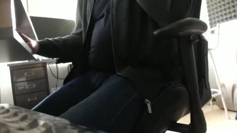 Snapshot of damien_000 chatting on December 2025 12:25:01 PM Ray online show from December 2025 12:25:01 PM