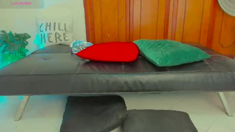 Kary-- independent model Schedule 0530am-1000am colombian time online show from December 2024 08:14:02 PM