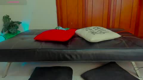 Kary-- independent model Schedule 0530am-1000am colombian time online show from January 2025 09:22:01 PM