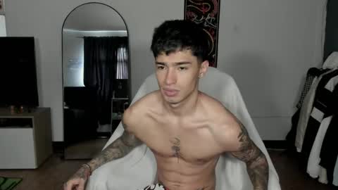 Snapshot of damon_333 chatting on May 2026 08:07:01 PM Damon online show from May 2026 08:07:01 PM