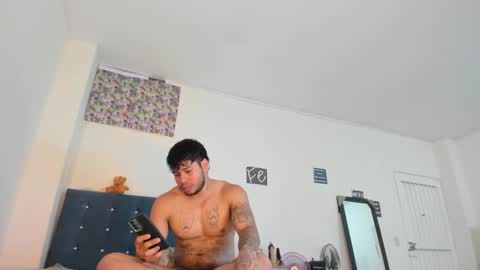 Snapshot of damonxxx1 chatting on January 2025 04:34:02 AM Damon online show from January 2025 04:34:02 AM