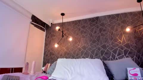    online show from October 2025 09:43:01 AM