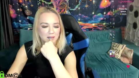 dances_queen online show from January 2026 07:35:01 AM