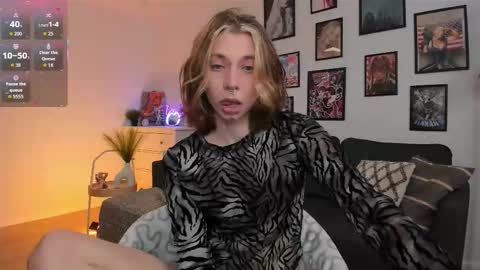 Snapshot of dani_mur chatting on November 2025 08:02:01 PM Daniel online show from November 2025 08:02:01 PM