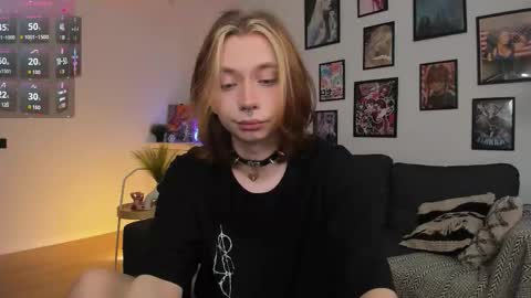 Snapshot of dani_mur chatting on December 2025 04:02:01 PM Daniel online show from December 2025 04:02:01 PM