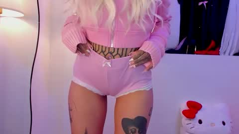 Dani online show from November 2025 10:20:02 PM