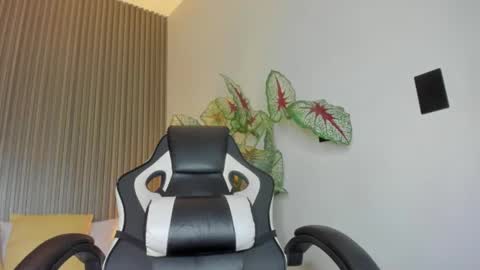 Dania online show from November 2025 02:47:02 AM