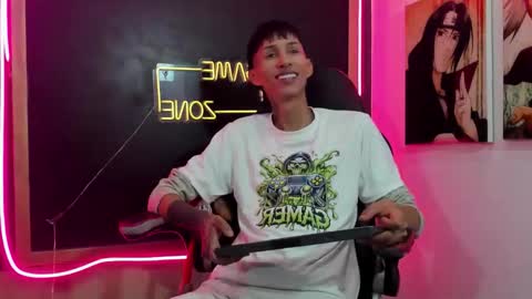 daniel_deluc77 online show from December 2025 12:22:02 PM