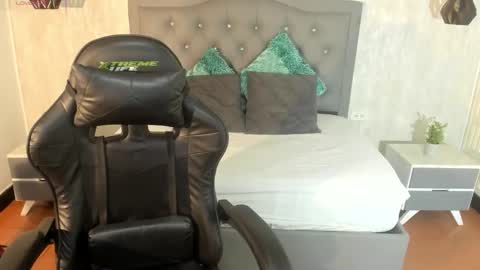 D A N I E L A   online show from January 2026 03:10:02 AM