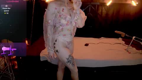 danielareign online show from March 2026 02:45:03 PM