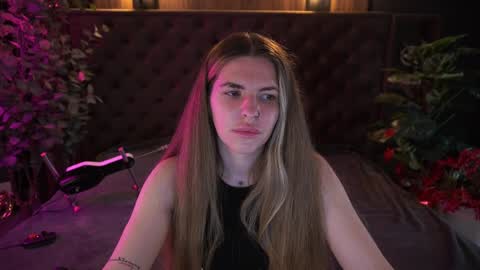 danielareign online show from April 2026 06:00:02 AM