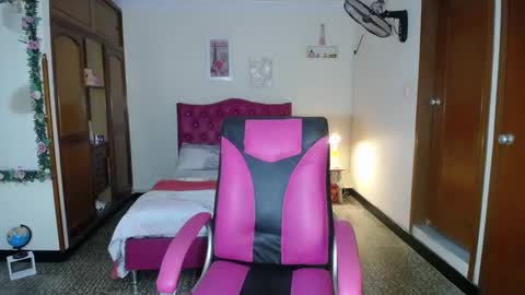 Snapshot of danielle_rose_ chatting on January 2025 09:44:02 PM Angie online show from January 2025 09:44:02 PM