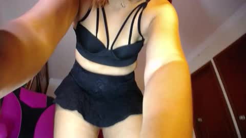 Snapshot of danielle_rose_ chatting on September 2025 05:14:01 PM Angie online show from September 2025 05:14:01 PM