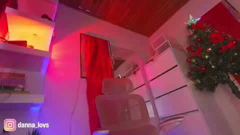 Danna Lovs online show from November 2025 05:01:02 PM