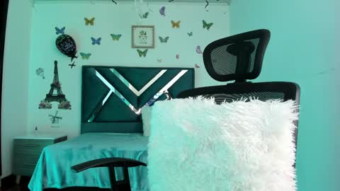 Danna martinezz online show from February 2025 06:13:02 PM