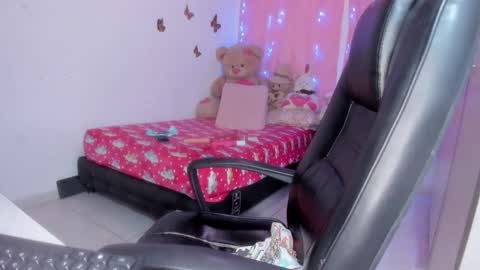 Danna Sofia jeins online show from January 2026 01:24:02 PM