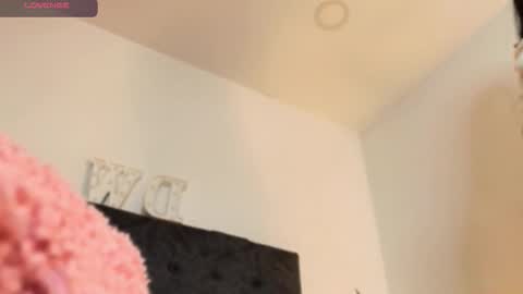 Danna Wells online show from October 2025 01:43:02 PM