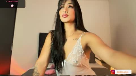 Danna Wells online show from November 2025 06:21:02 PM