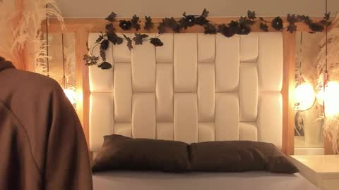 daphne_and_roger online show from November 2025 11:00:01 AM