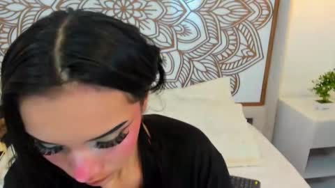 Daphne online show from October 2025 02:07:02 PM