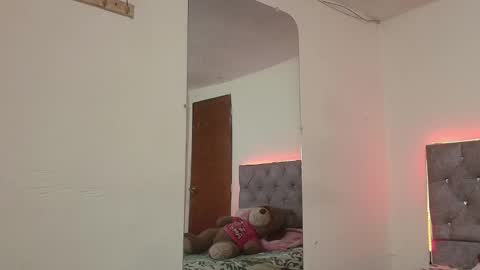 Snapshot of daphnepurple chatting on January 2025 02:35:02 PM DAPHNE online show from January 2025 02:35:02 PM