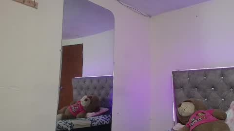 Snapshot of daphnepurple chatting on January 2025 05:11:01 PM DAPHNE online show from January 2025 05:11:01 PM