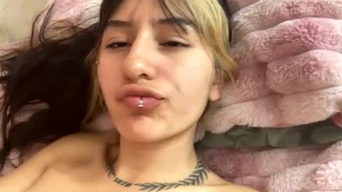 Snapshot of daphnepurple chatting on February 2025 06:08:02 PM DAPHNE online show from February 2025 06:08:02 PM