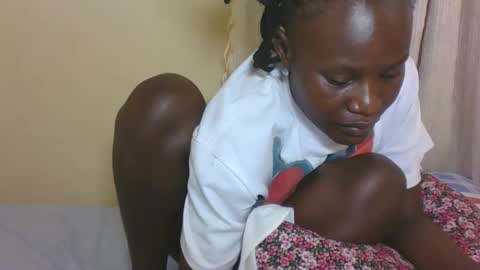 ESTHER online show from September 2025 06:19:02 PM