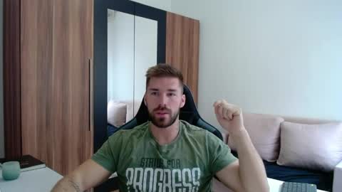 darius_94 online show from May 2026 04:42:01 AM