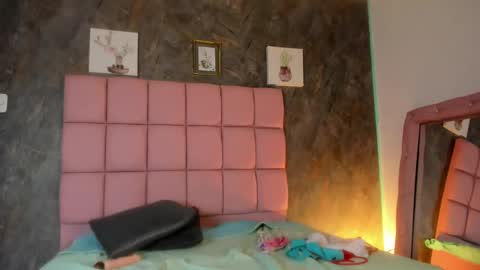 dark_luna1 online show from February 2026 09:46:01 PM