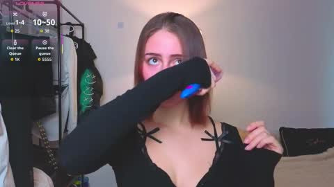 Emily online show from November 2025 07:08:01 AM