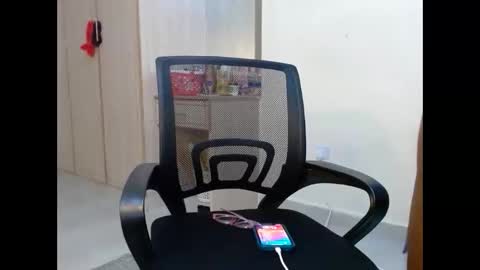 dark_qween online show from March 2025 03:13:02 PM