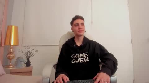 dark_sun333 online show from December 2025 10:41:02 PM