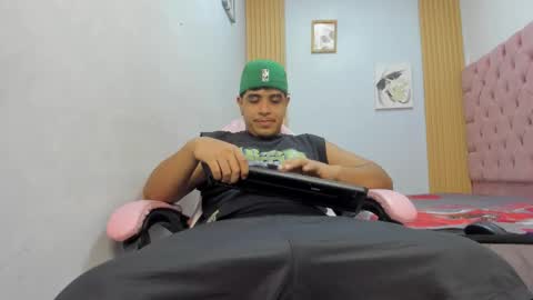 darkalphax01 online show from December 2025 03:36:01 AM