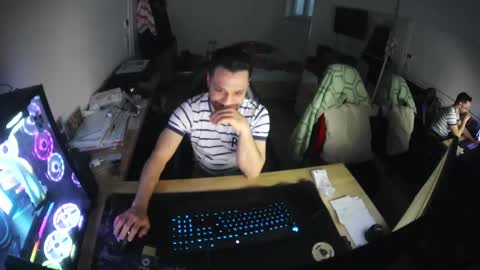 darkschneider_ online show from February 2025 06:39:01 AM