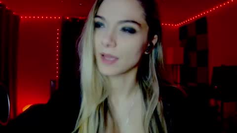 roseredgoddess online show from November 2025 04:01:01 AM