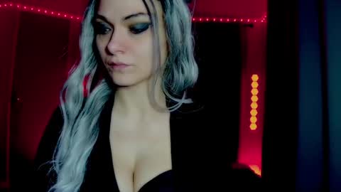 Snapshot of darkskullmistress chatting on May 2026 03:26:02 AM roseredgoddess online show from May 2026 03:26:02 AM