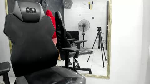 Darling online show from November 2025 12:27:02 PM