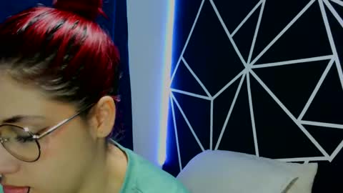 Darlyhooper online show from September 2025 02:45:01 AM