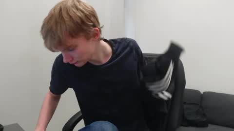Snapshot of dave_redmond chatting on May 2026 02:01:02 PM DAVE REDMOND online show from May 2026 02:01:02 PM