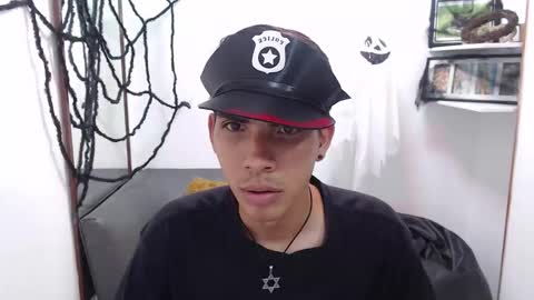 Snapshot of david_925_ chatting on October 2025 04:57:02 AM David online show from October 2025 04:57:02 AM