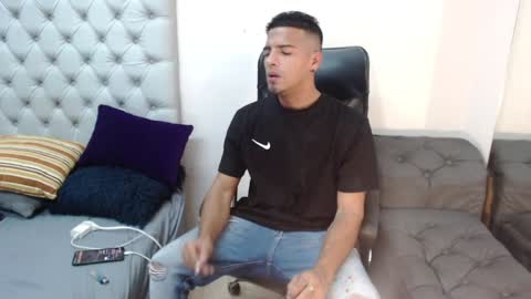 david_bandercock online show from December 2024 03:00:02 AM