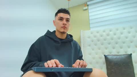 Snapshot of david_victoriaa chatting on February 2026 01:01:02 PM david_victoriaa online show from February 2026 01:01:02 PM