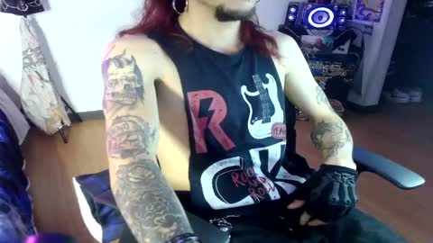 Snapshot of davidroses420 chatting on December 2024 01:08:01 AM online show from December 2024 01:08:01 AM